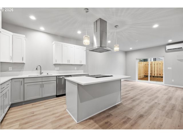 2469 Nw 1ST Dr, Gresham, OR 97030