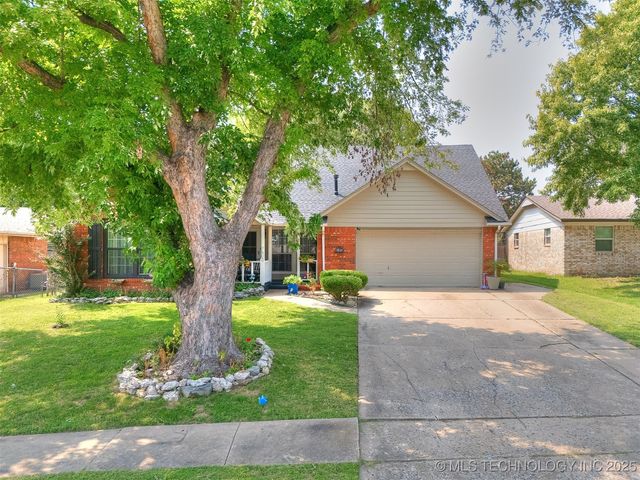 1408 N Dogwood Street, Owasso, OK 74055