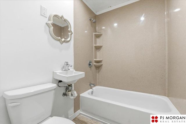 6712 Blondo Street, Omaha, NE 68104