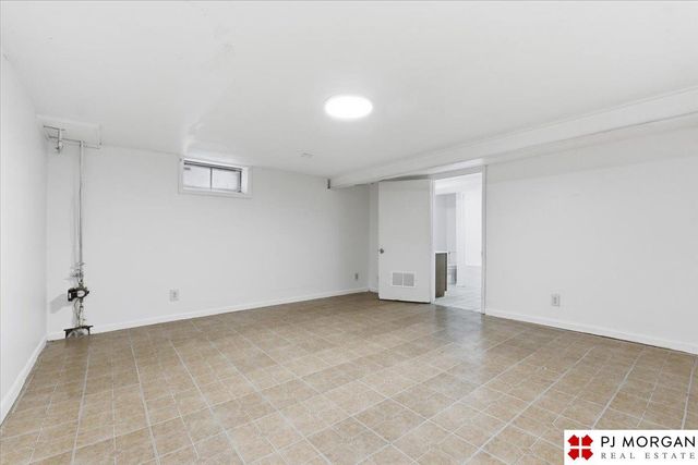 6712 Blondo Street, Omaha, NE 68104