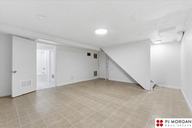 6712 Blondo Street, Omaha, NE 68104