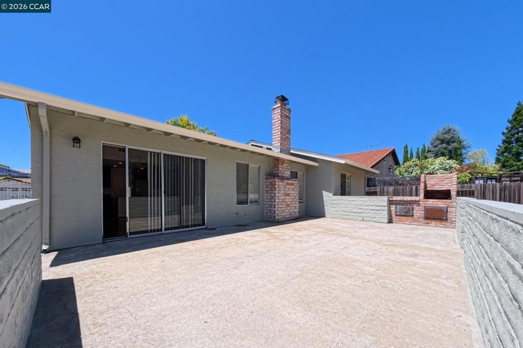 Image 20 of property listing at 1200 Skyline Dr, Vallejo, CA 94591