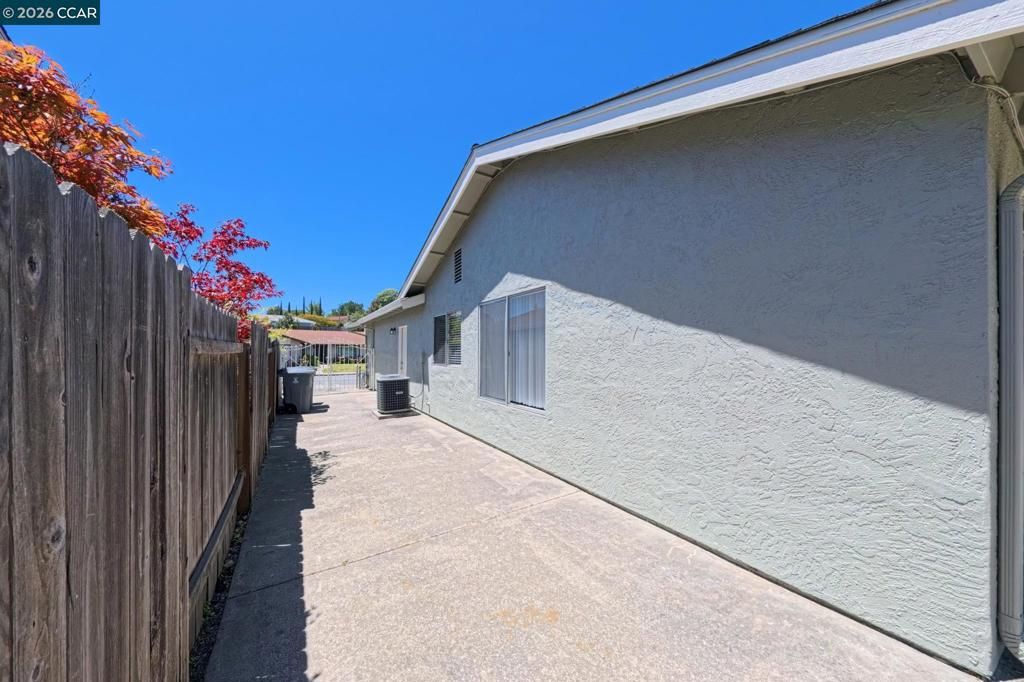 Image 23 of property listing at 1200 Skyline Dr, Vallejo, CA 94591
