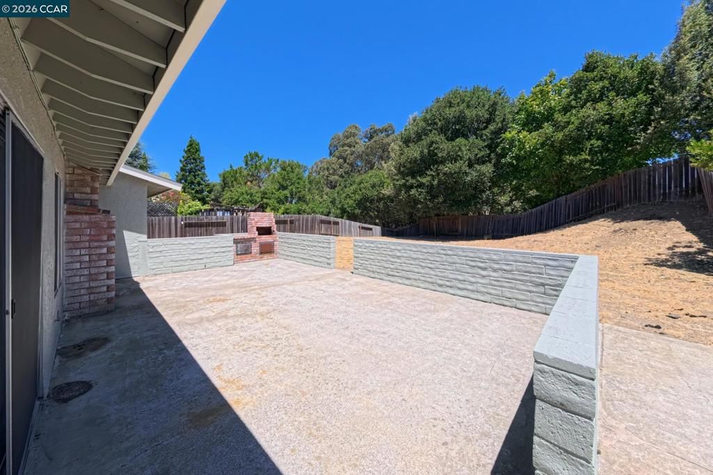 Image 24 of property listing at 1200 Skyline Dr, Vallejo, CA 94591