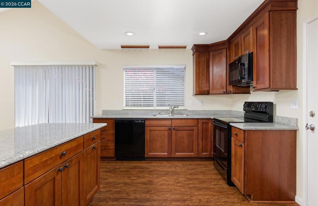 Image 4 of property listing at 1200 Skyline Dr, Vallejo, CA 94591