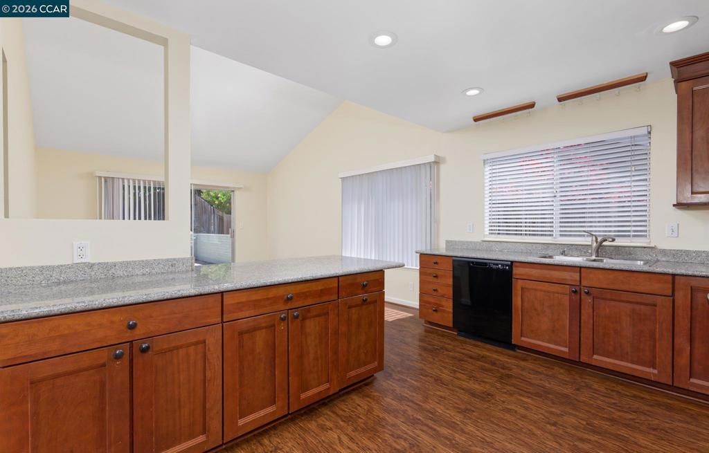 Image 5 of property listing at 1200 Skyline Dr, Vallejo, CA 94591
