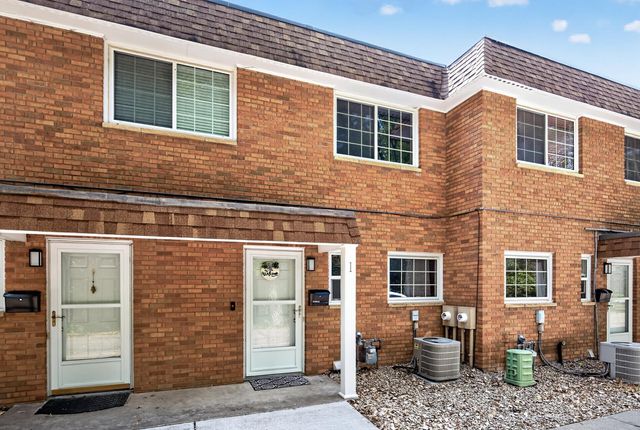 1860 Mcmenemy Street I, Maplewood, MN 55117