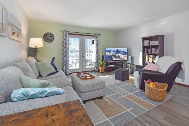 1860 Mcmenemy Street I, Maplewood, MN 55117