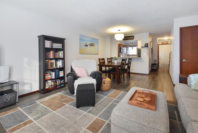 1860 Mcmenemy Street I, Maplewood, MN 55117