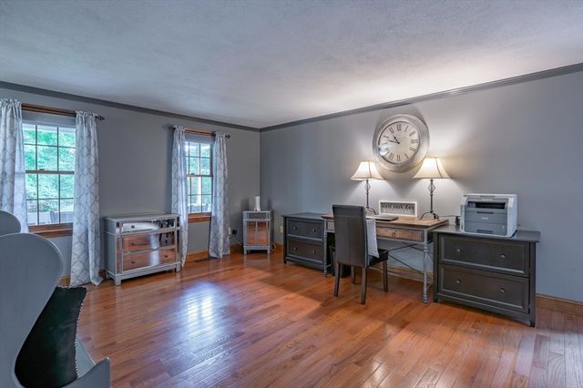 32 Kristin Dr, Derry, NH 03038
