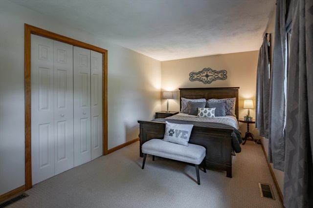 32 Kristin Dr, Derry, NH 03038