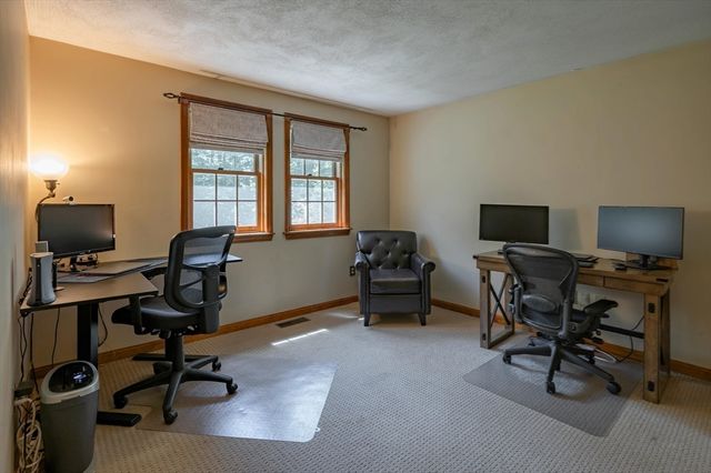 32 Kristin Dr, Derry, NH 03038