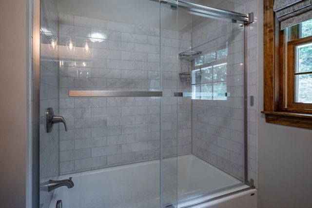 32 Kristin Dr, Derry, NH 03038