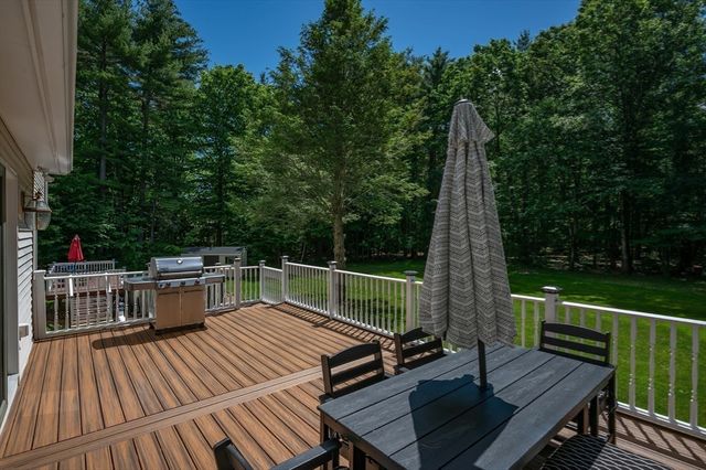 32 Kristin Dr, Derry, NH 03038