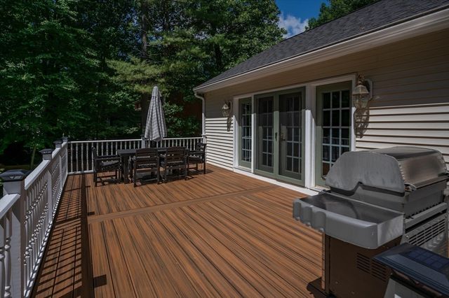 32 Kristin Dr, Derry, NH 03038