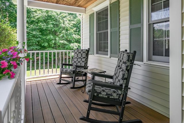 32 Kristin Dr, Derry, NH 03038