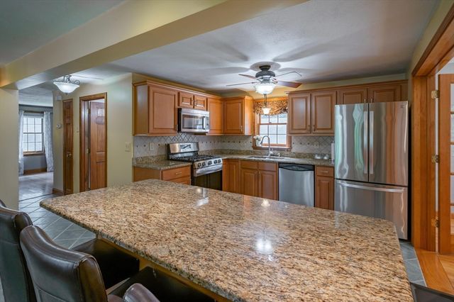 32 Kristin Dr, Derry, NH 03038