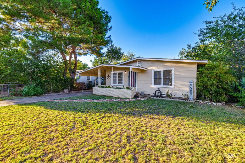 Image 19 of property listing at 318 River Oaks Street, San Angelo, TX 76903