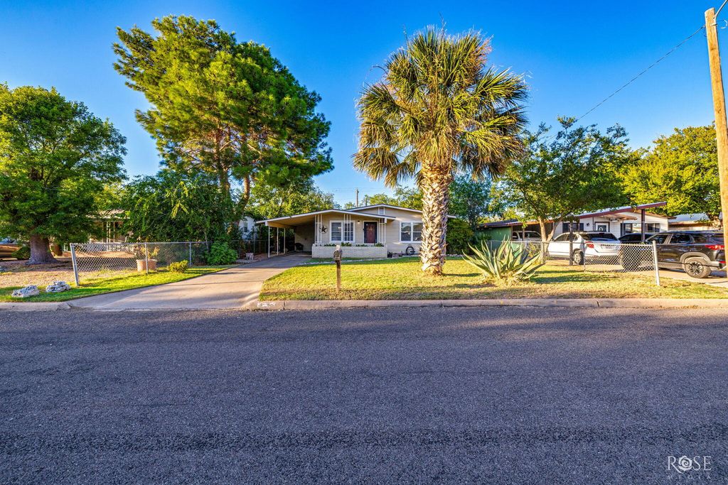 Image 2 of property listing at 318 River Oaks Street, San Angelo, TX 76903