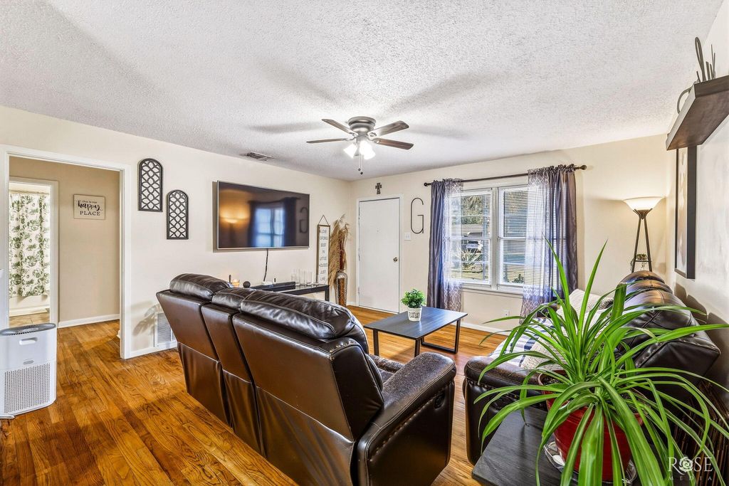 Image 4 of property listing at 318 River Oaks Street, San Angelo, TX 76903