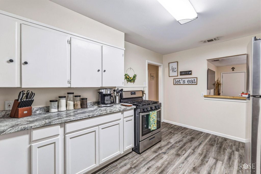 Image 7 of property listing at 318 River Oaks Street, San Angelo, TX 76903