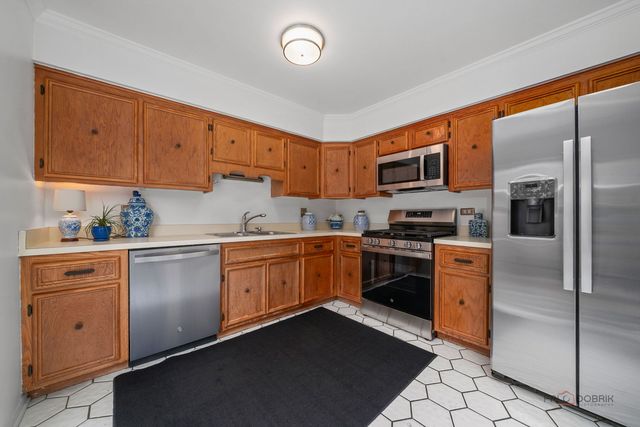 1111 S Waukegan Road 4, Lake Forest, IL 60045