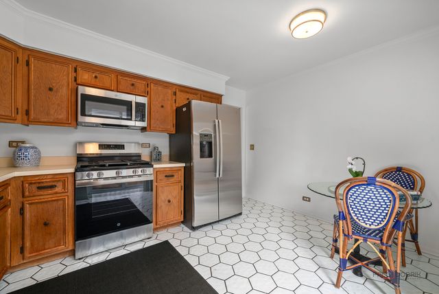 1111 S Waukegan Road 4, Lake Forest, IL 60045