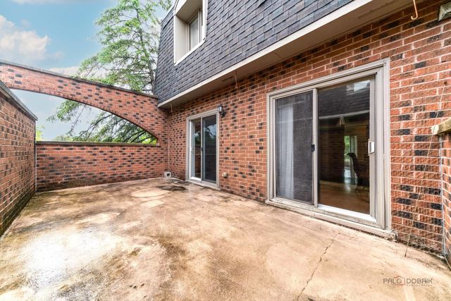 1111 S Waukegan Road 4, Lake Forest, IL 60045