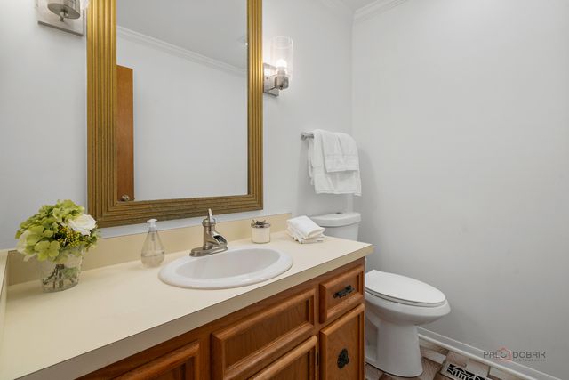 1111 S Waukegan Road 4, Lake Forest, IL 60045