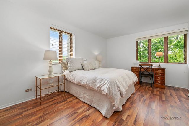 1111 S Waukegan Road 4, Lake Forest, IL 60045