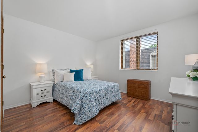 1111 S Waukegan Road 4, Lake Forest, IL 60045