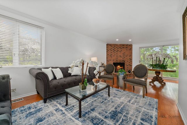 1111 S Waukegan Road 4, Lake Forest, IL 60045