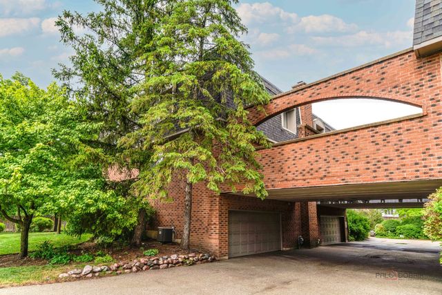 1111 S Waukegan Road 4, Lake Forest, IL 60045