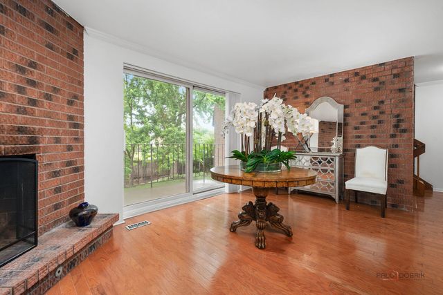 1111 S Waukegan Road 4, Lake Forest, IL 60045