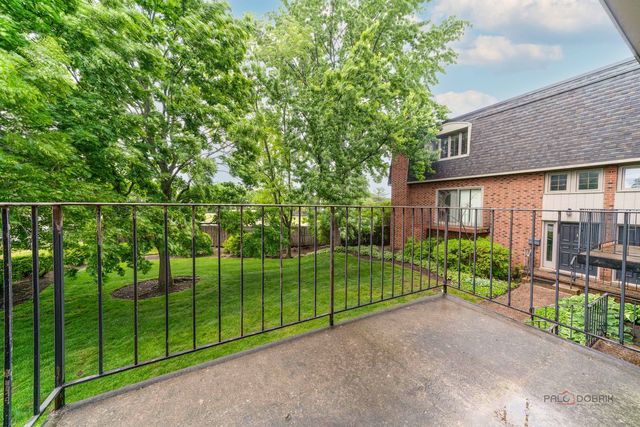1111 S Waukegan Road 4, Lake Forest, IL 60045