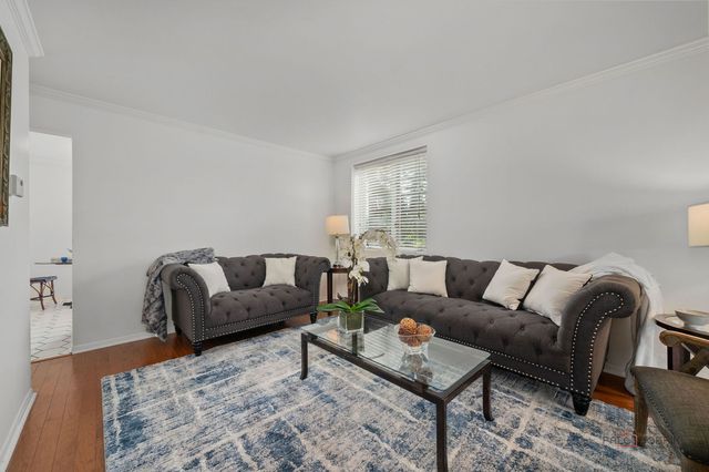 1111 S Waukegan Road 4, Lake Forest, IL 60045