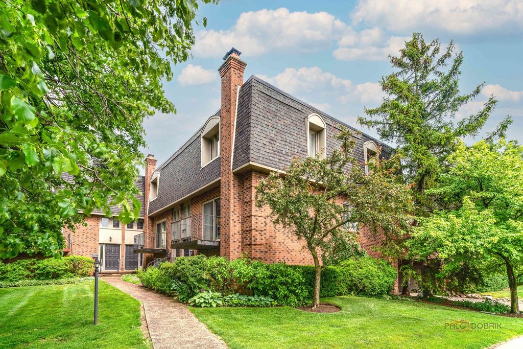1111 S Waukegan Road 4, Lake Forest, IL 60045