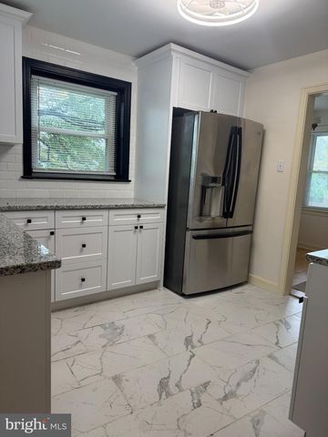 122 ELIZABETH ST, Millersville, PA 17551