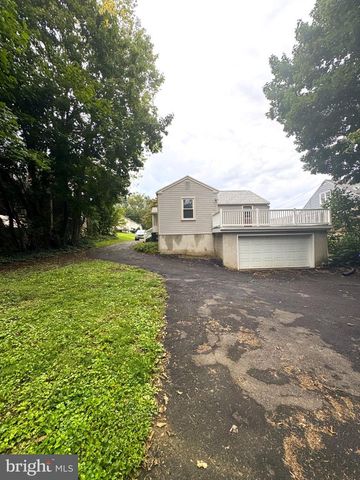 122 ELIZABETH ST, Millersville, PA 17551