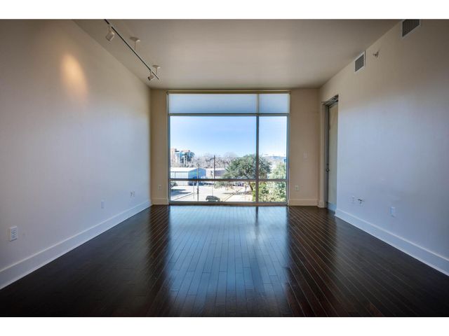 210 Lee Barton DR 411, Austin, TX 78704