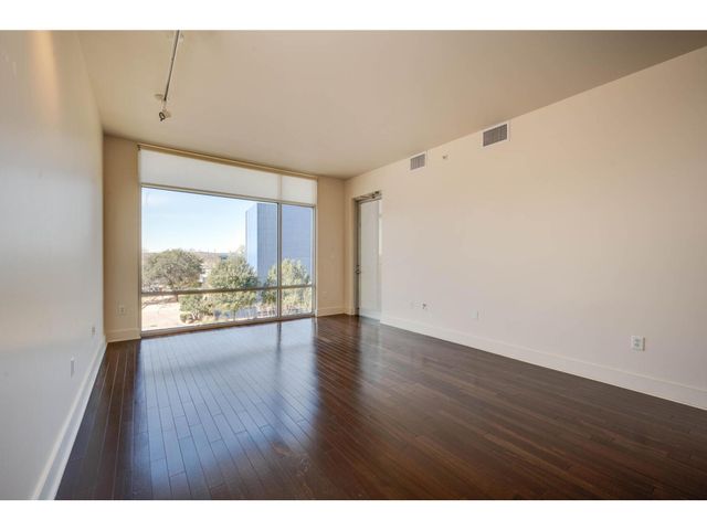 210 Lee Barton DR 411, Austin, TX 78704