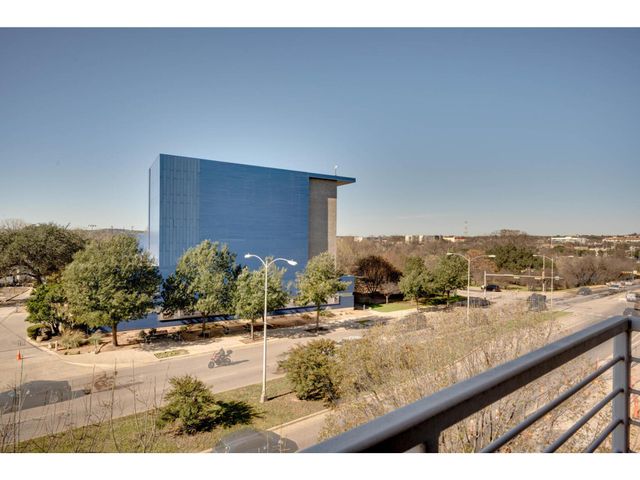 210 Lee Barton DR 411, Austin, TX 78704