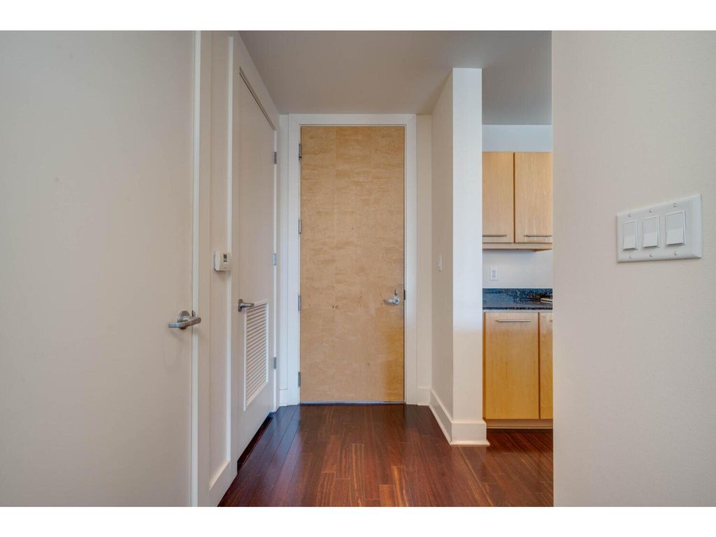 210 Lee Barton DR 411, Austin, TX 78704