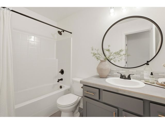 1546 S CAMILLE Pl, Newberg, OR 97132