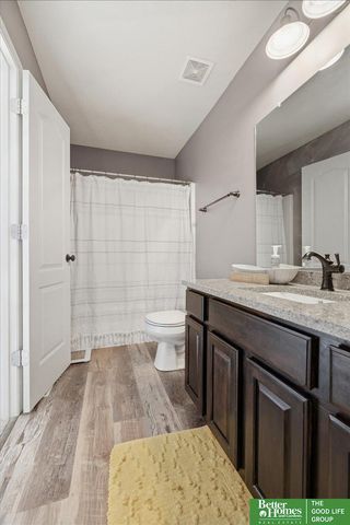 7504 N 77th Avenue, Omaha, NE 68122