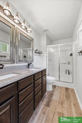 7504 N 77th Avenue, Omaha, NE 68122