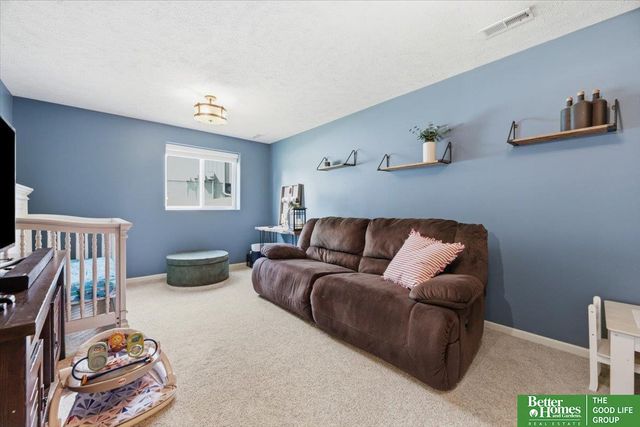 7504 N 77th Avenue, Omaha, NE 68122
