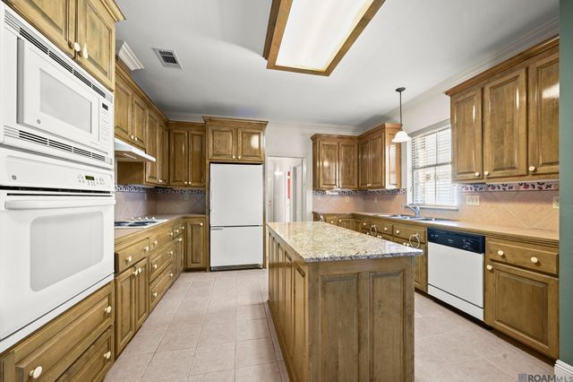 17202 Sweet Olive Dr, Saint George, LA 70817