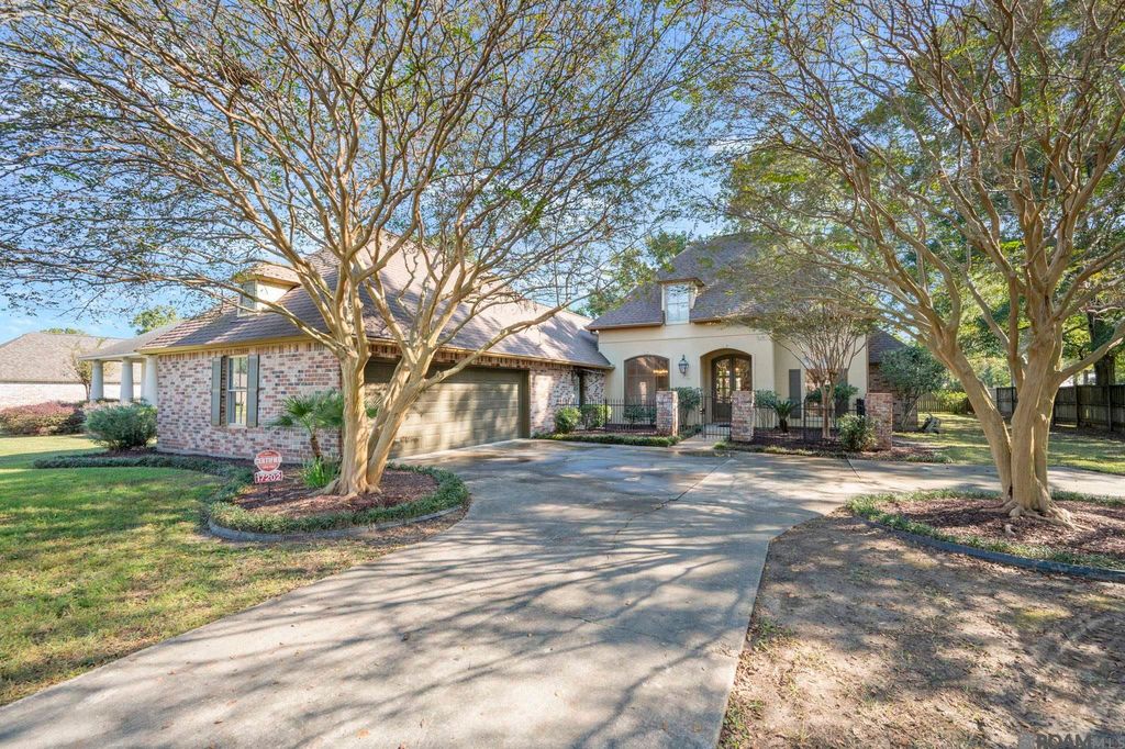 17202 Sweet Olive Dr, Saint George, LA 70817