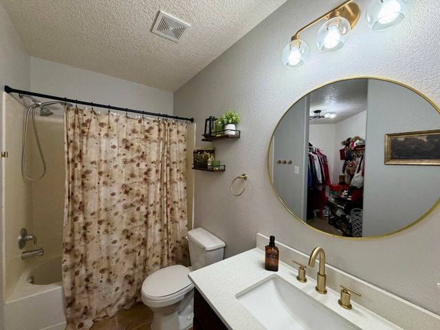 1251 La Fonda Street, Bernalillo, NM 87004